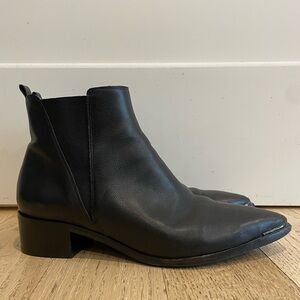 Women’s Marc Fisher LTD Yale ankle boot. Black leather. Size 9.